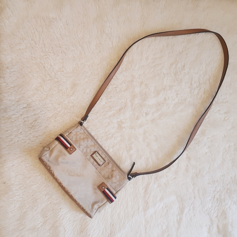 Tommy Hilfiger Logo TH Pattern Khaki Purse
